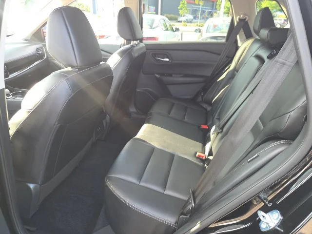 Used 2026 Black Nissan SL image 16