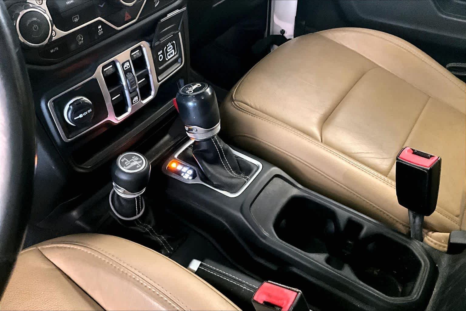 Used 2018 Bright White Clearcoat Jeep Sahara image 14