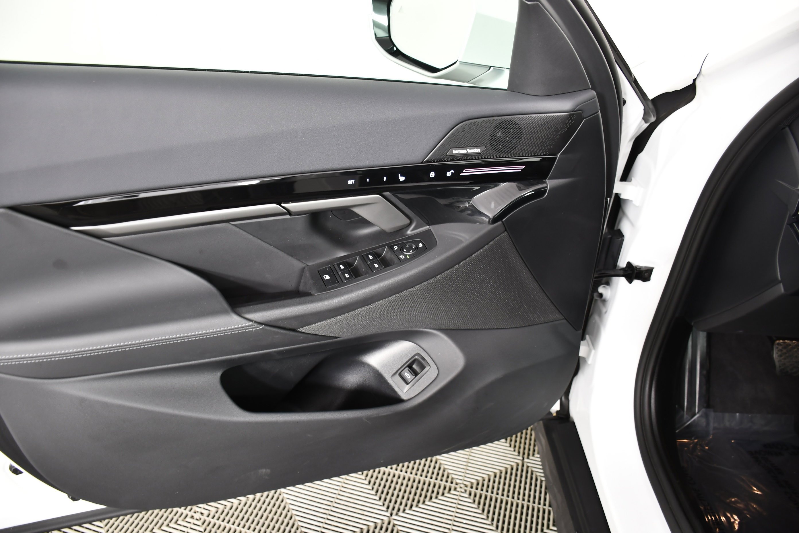 2025 BMW 5 Series 530i - Photo 36