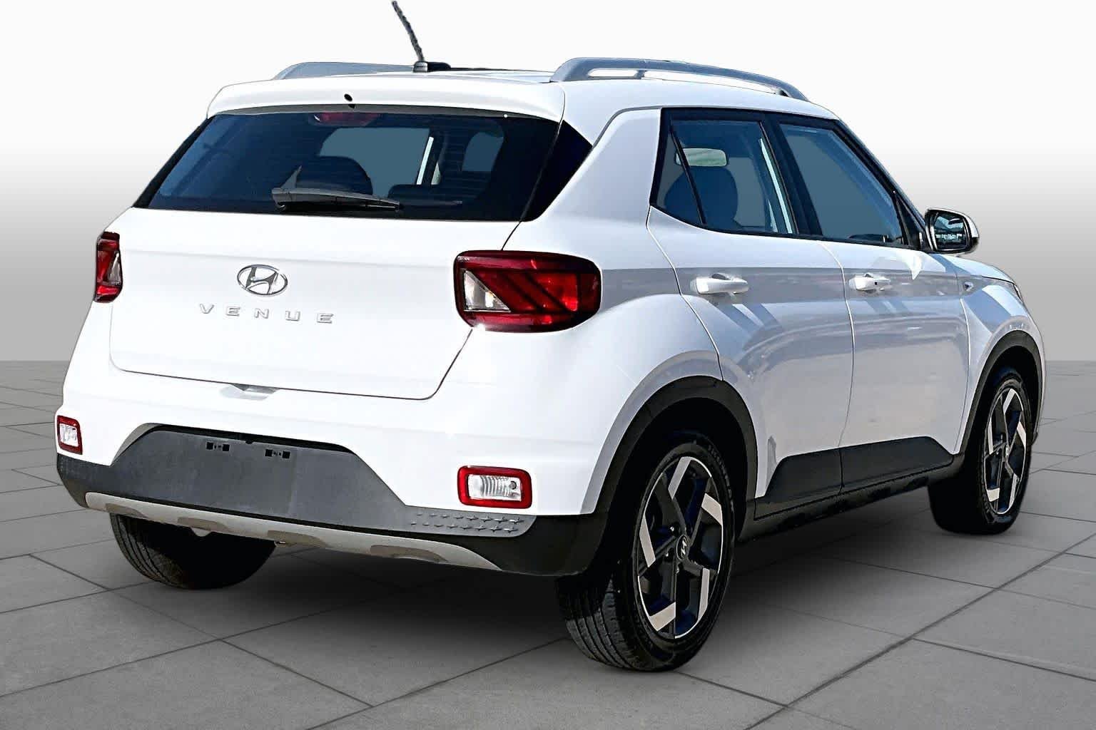 Used 2024 Lunar White Hyundai SEL image 12