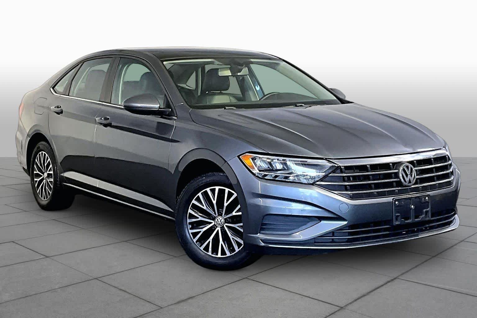 Used 2019 Platinum Gray Metallic Volkswagen SE image 3