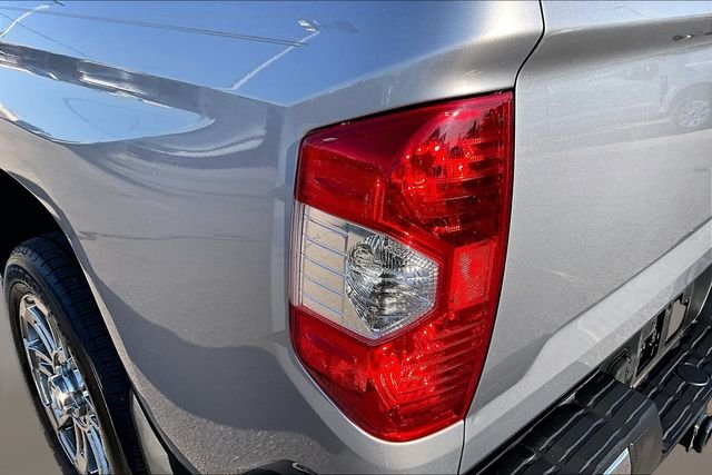 Used 2014 Silver Toyota SR5 image 26