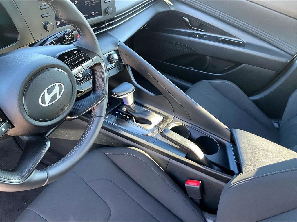 Used 2025 White Hyundai SEL Sport image 20