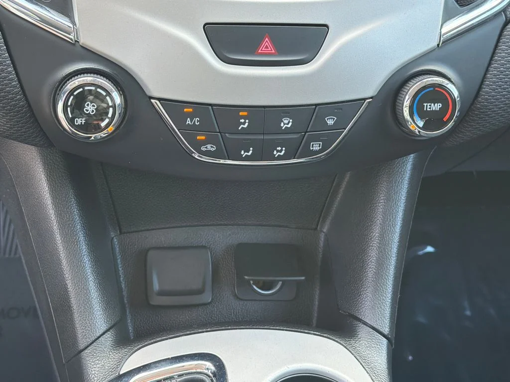 2018 Chevrolet Cruze LS - Photo 23
