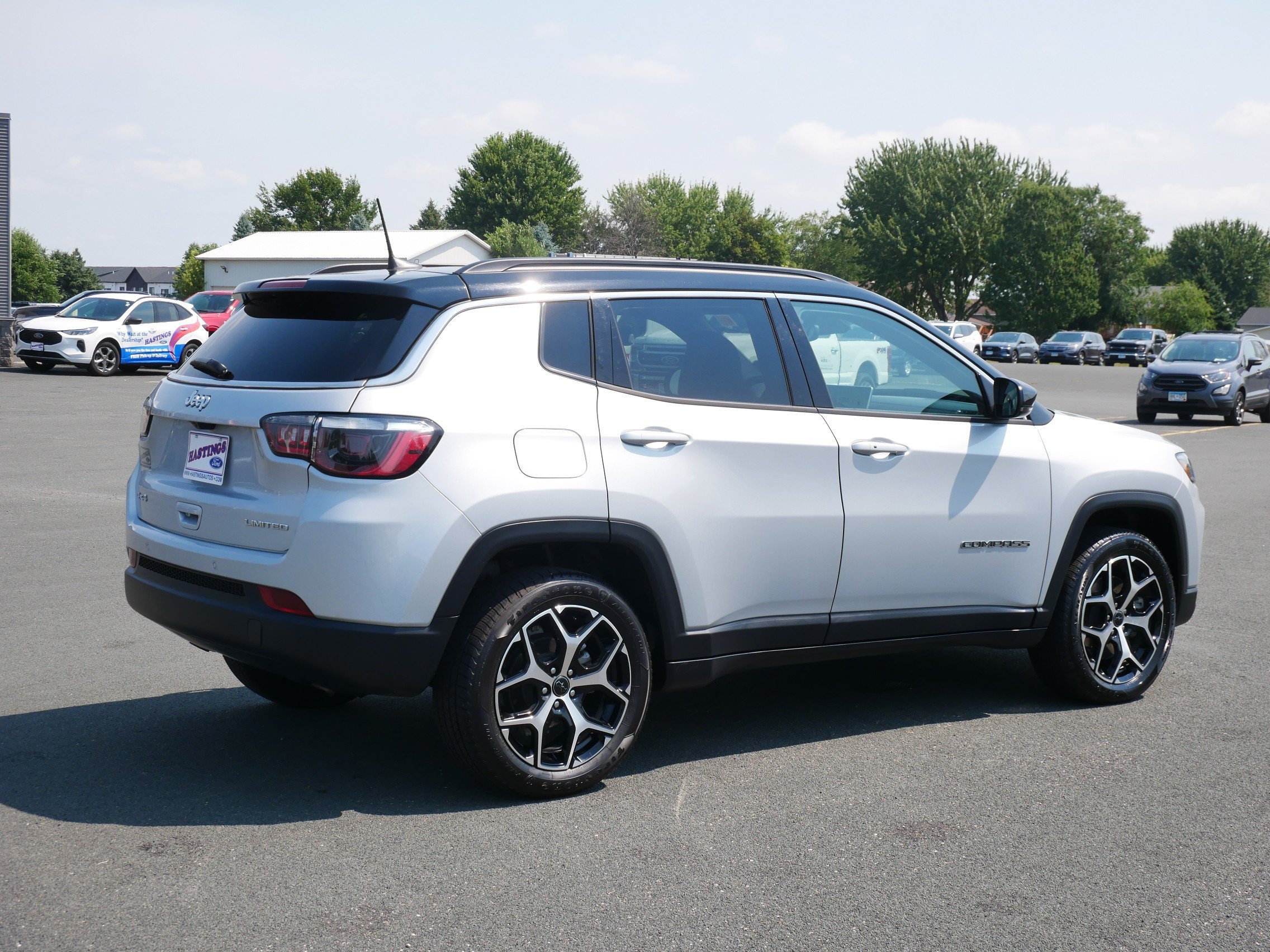 Used 2025 Silver Zynith Jeep Limited image 5