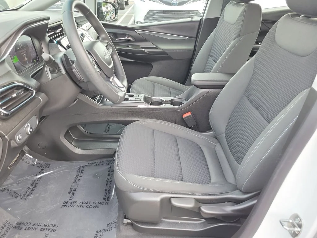 Used 2023 White Chevrolet 1LT image 19