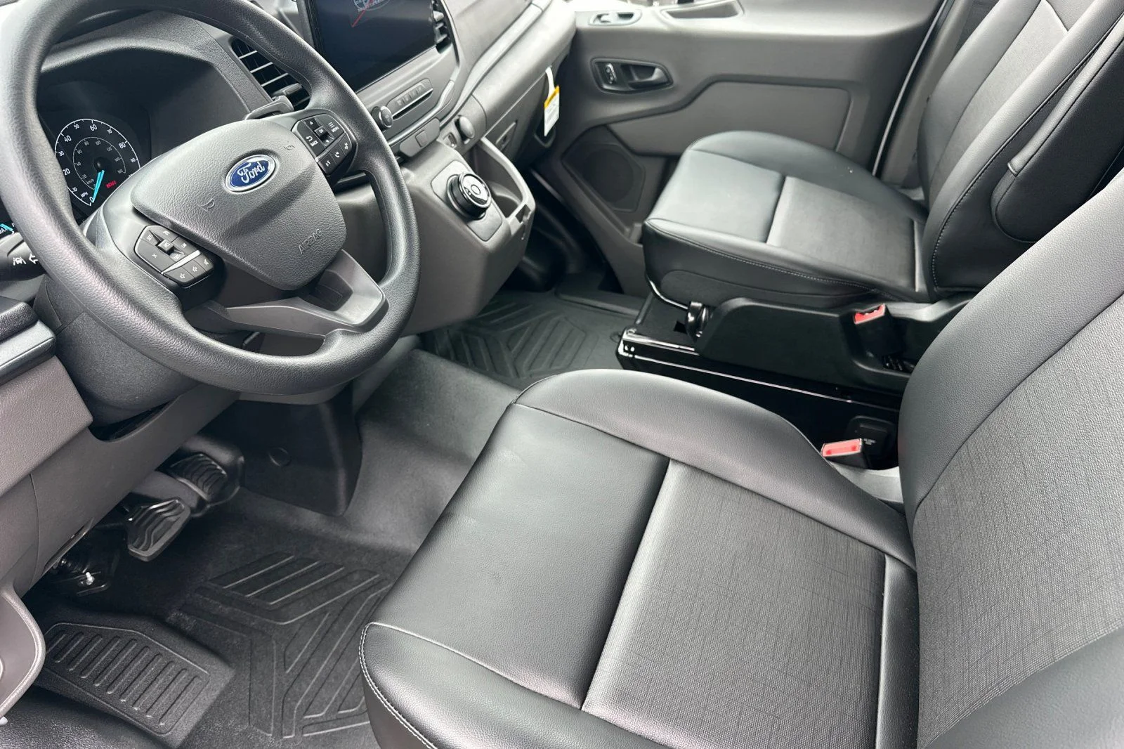 2025 Ford E-Transit Cargo Van Base - Photo 6