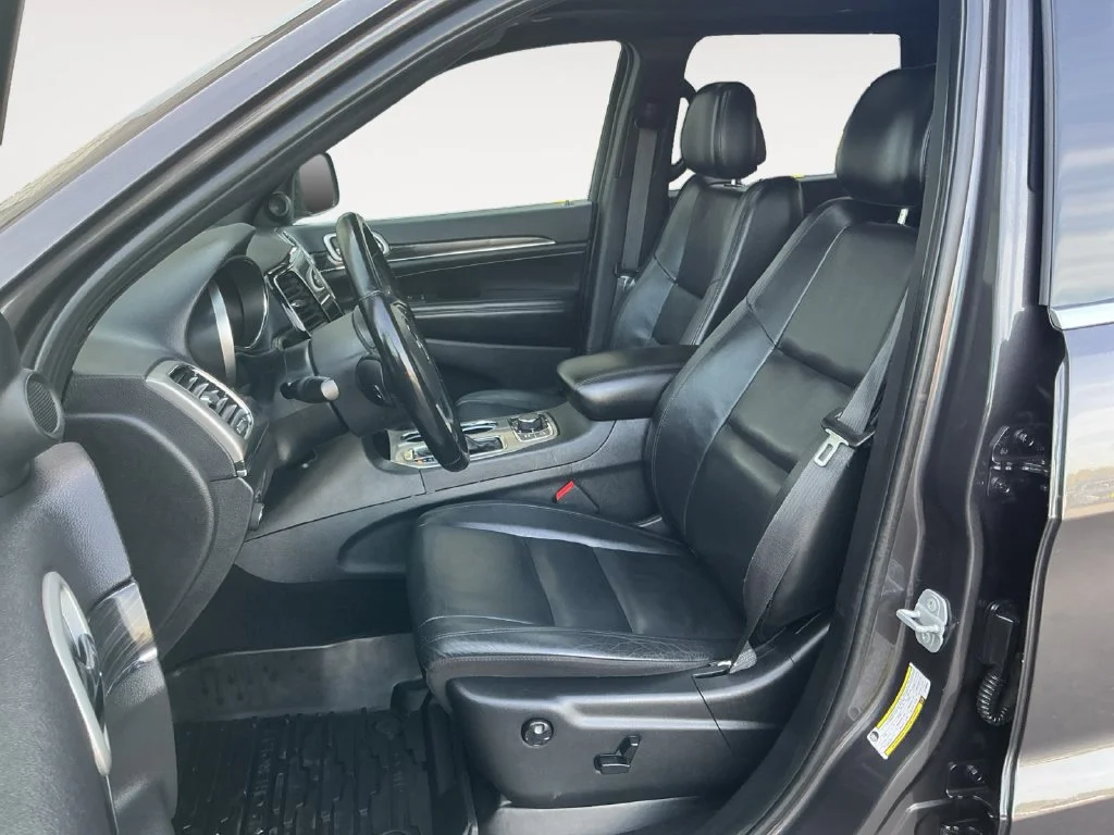 Used 2020 Gray Jeep Limited image 16