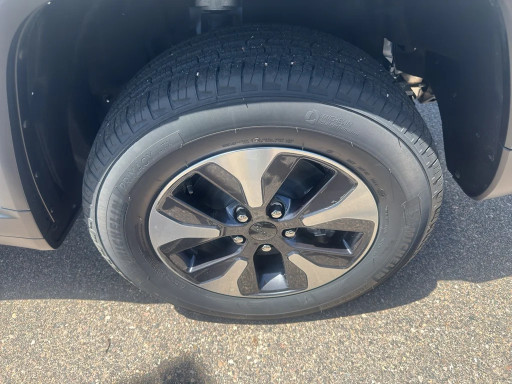 Used 2024 Bright White Clearcoat Jeep Limited image 31