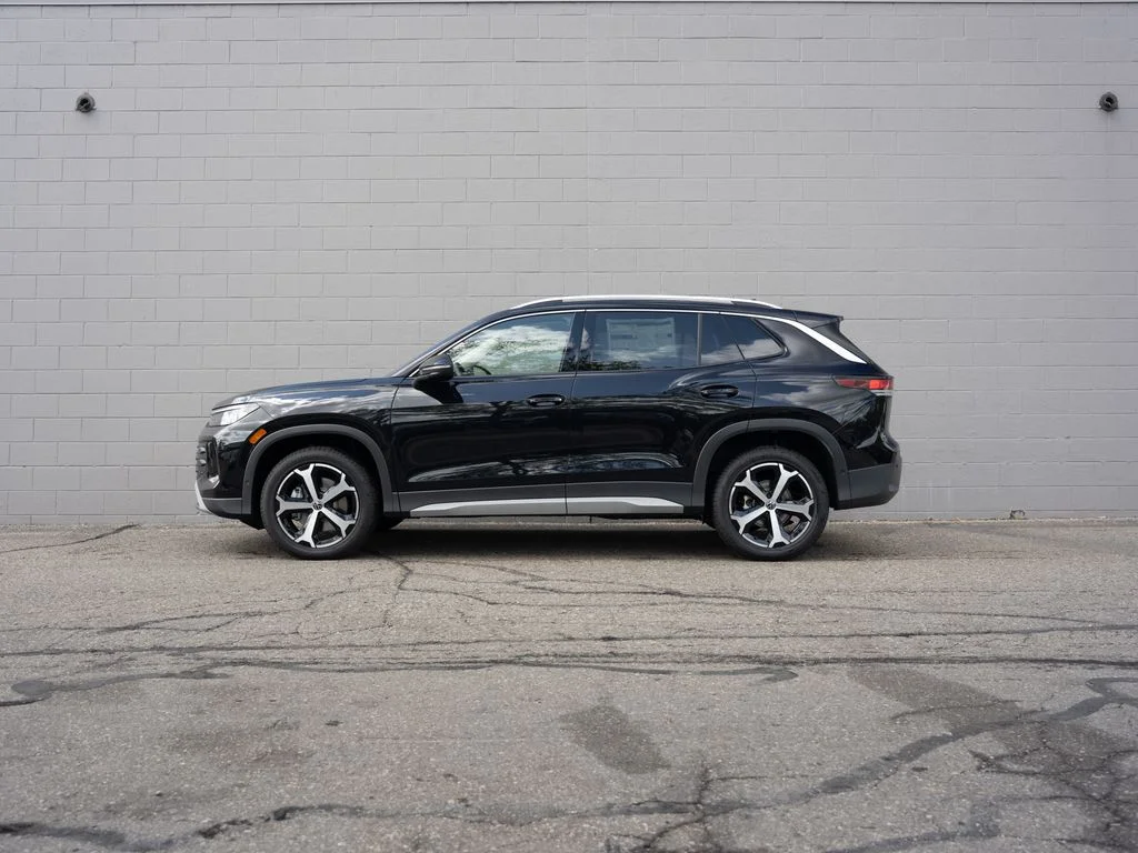 New 2026 Deep Black Pearl Volkswagen 2.0T SE image 3