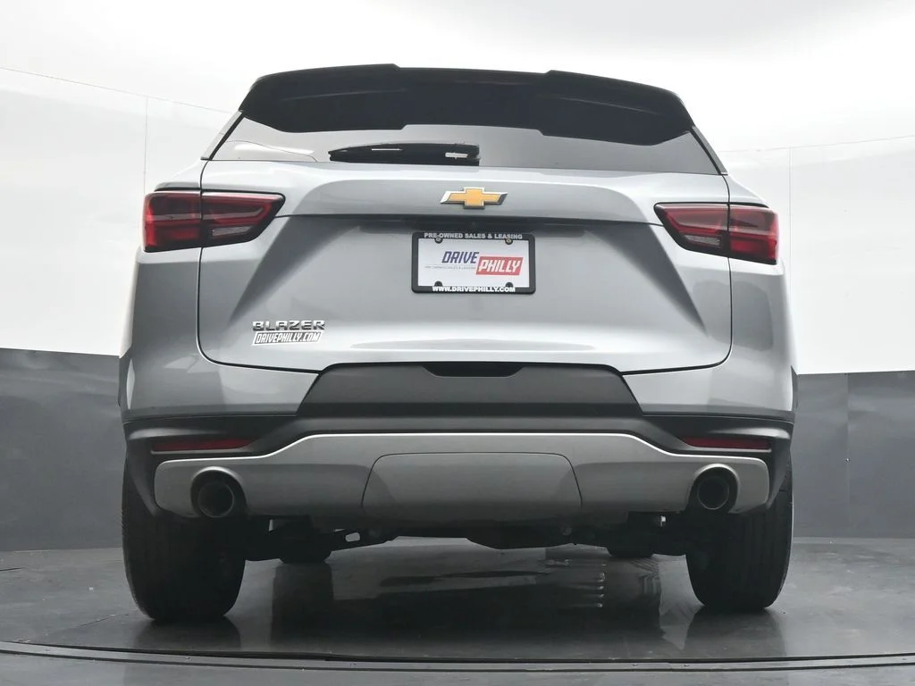 Used 2025 Gray Chevrolet LT image 30