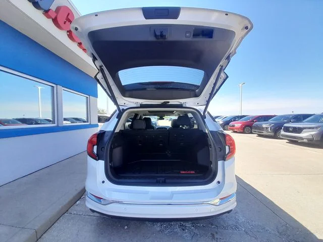 Used 2023 White GMC Denali image 54