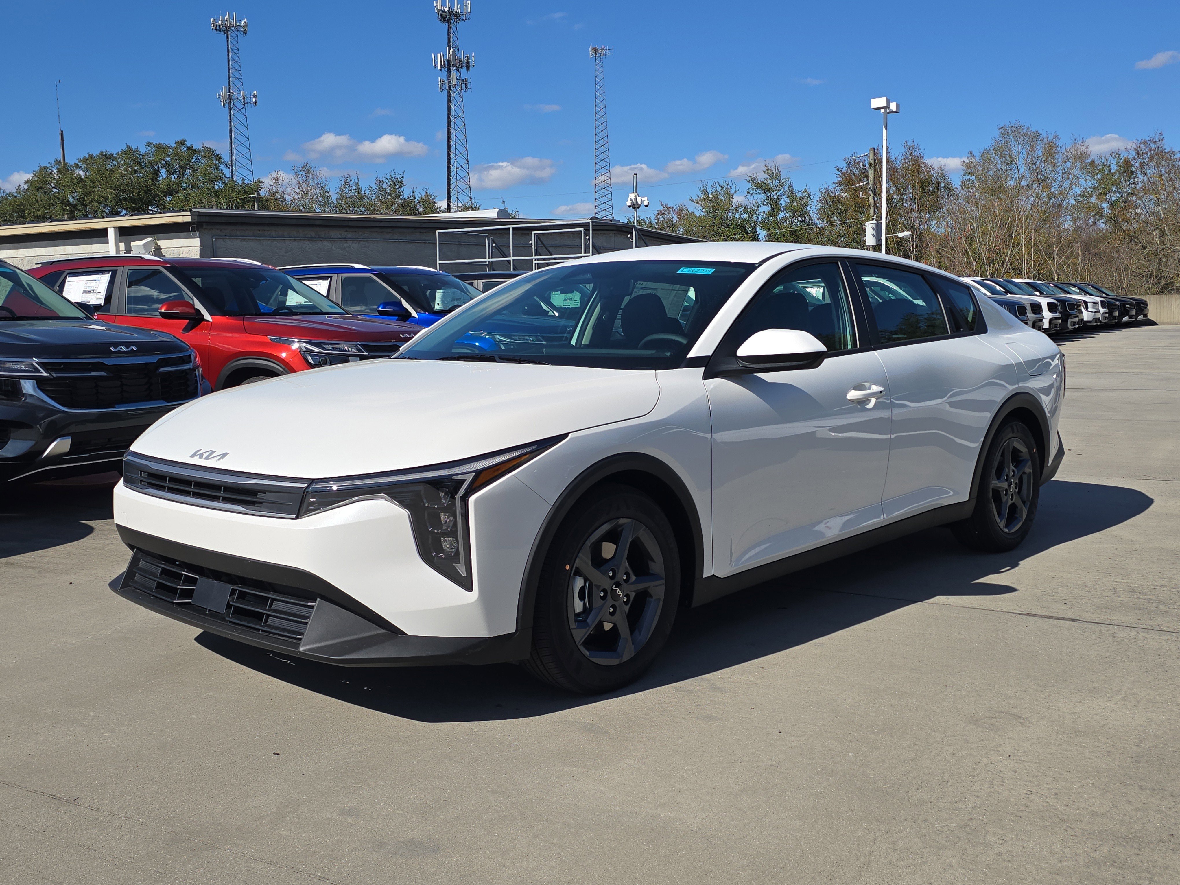 New 2026 Snow White Pearl Kia LXS image 4