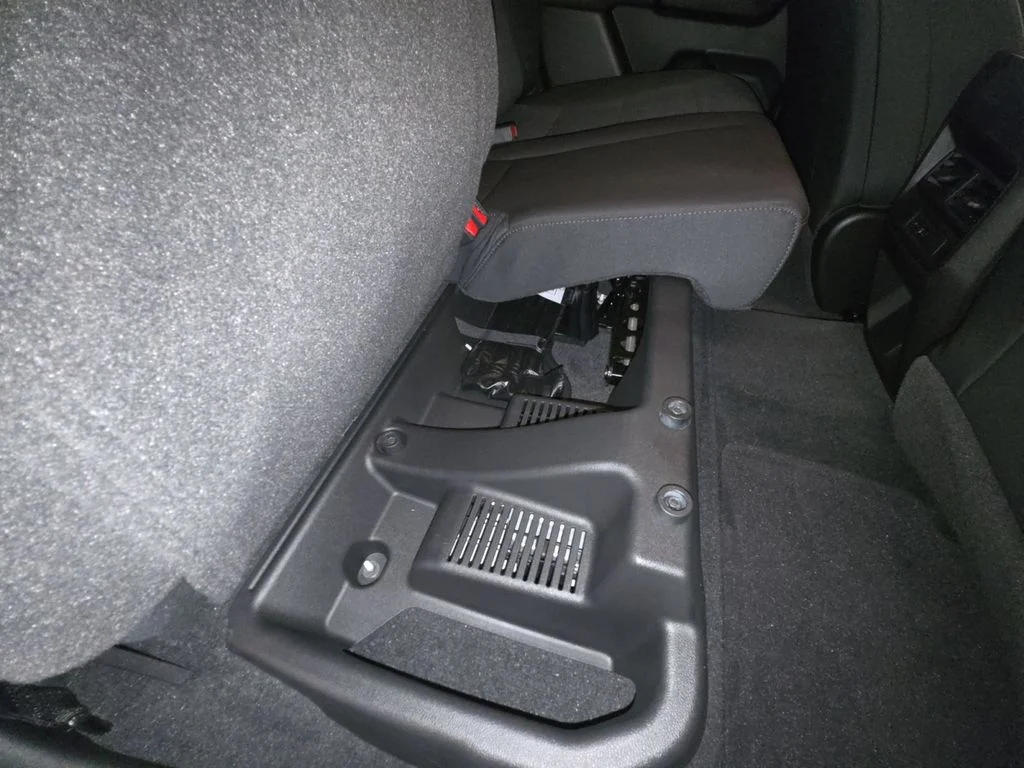 Used 2023 White Chevrolet Z71 image 29