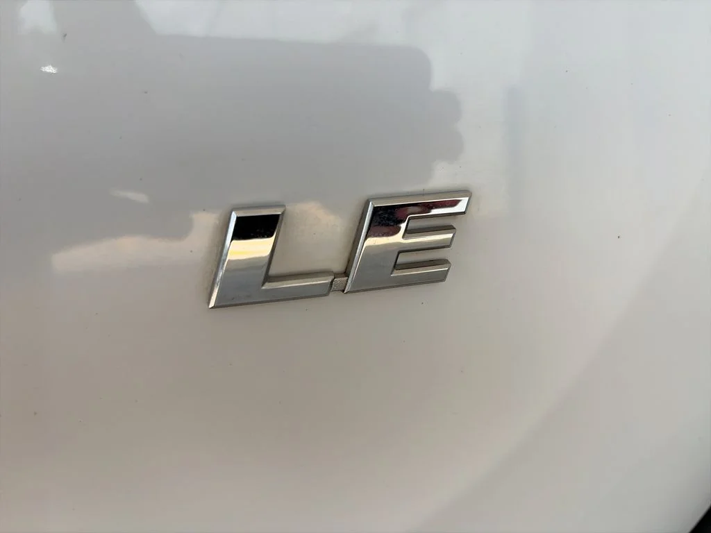 Used 2013 White Toyota LE image 32