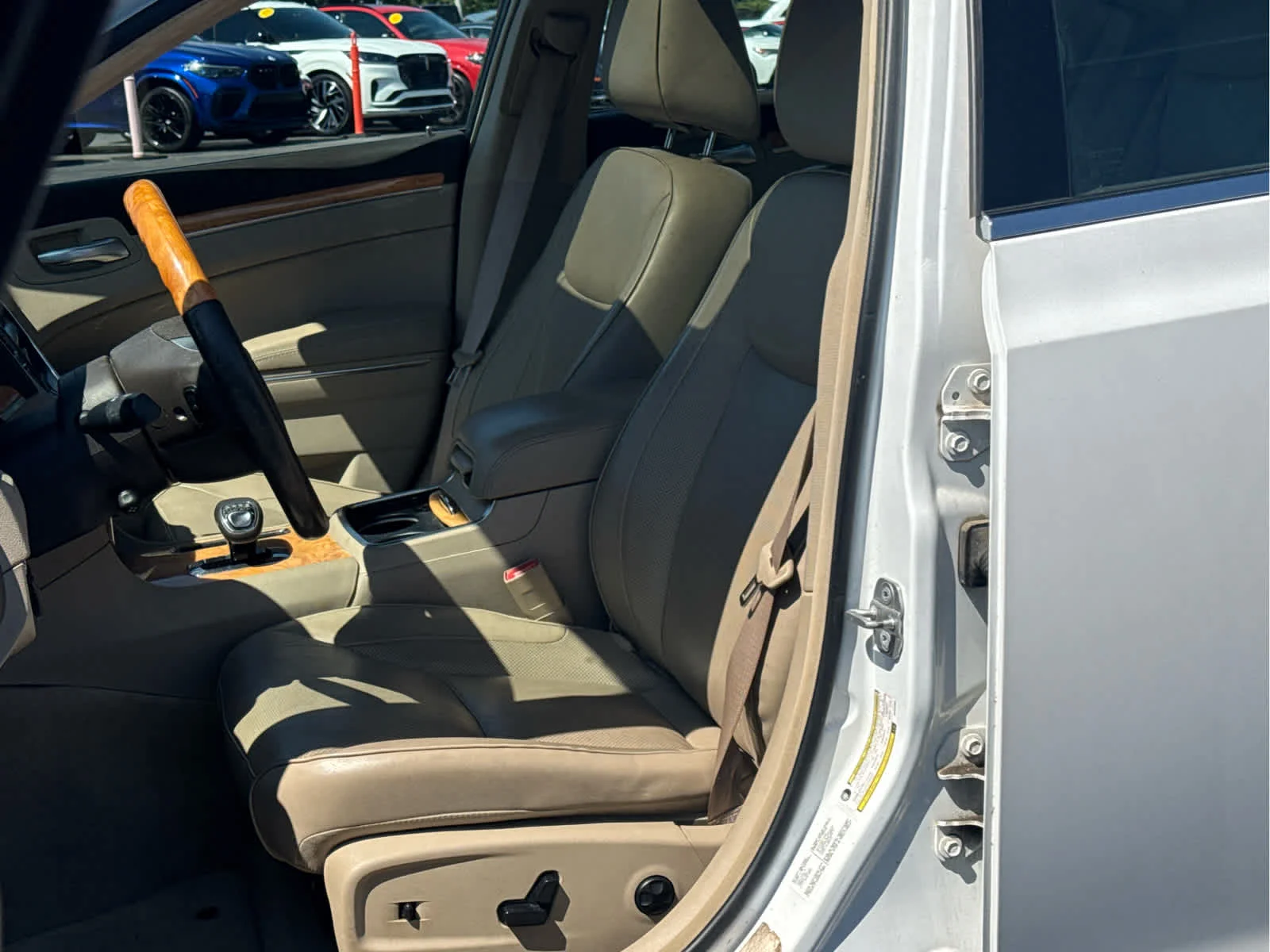 Used 2012 Ivory Tri-Coat Pearl Chrysler Limited image 8