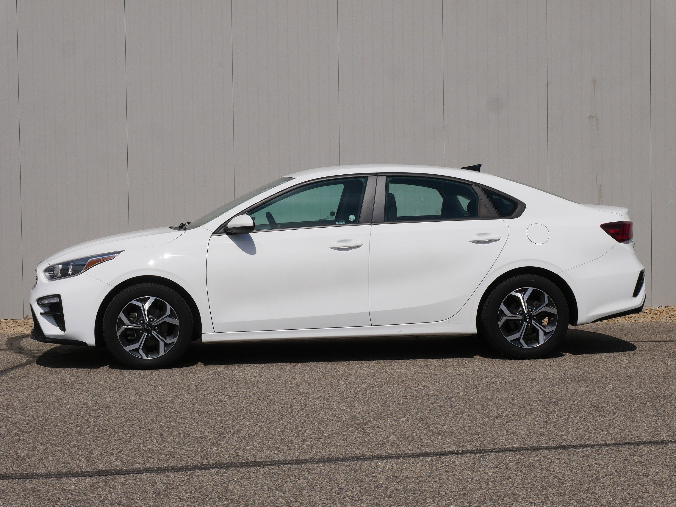 Used 2021 Kia Forte LXS with VIN 3KPF24AD2ME337585 for sale in Hastings, Minnesota