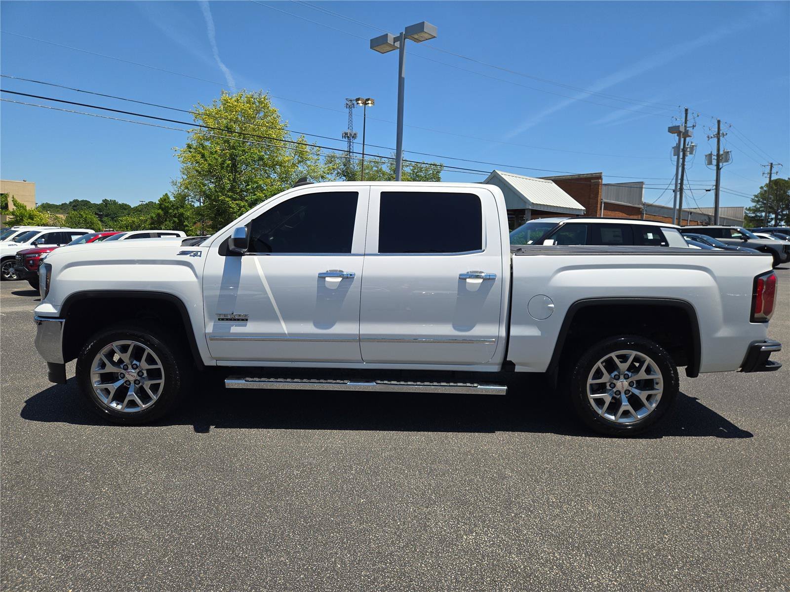 Used 2018 White GMC SLT image 10