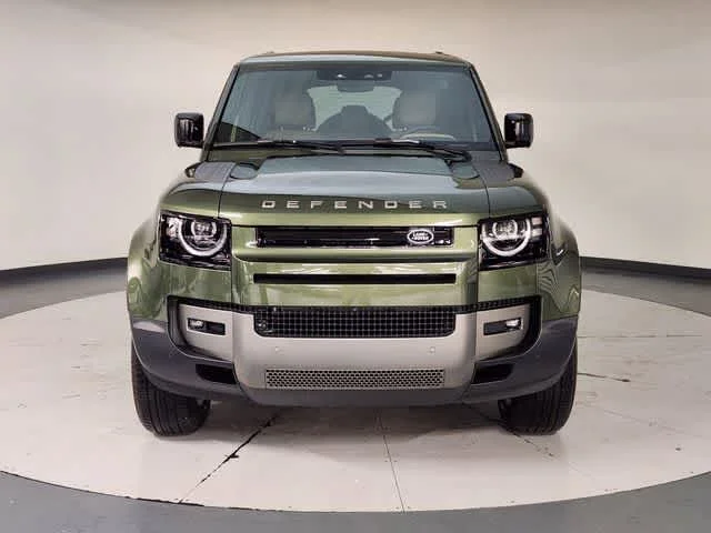 Used 2026 Woolstone Green Metallic Land Rover S image 9