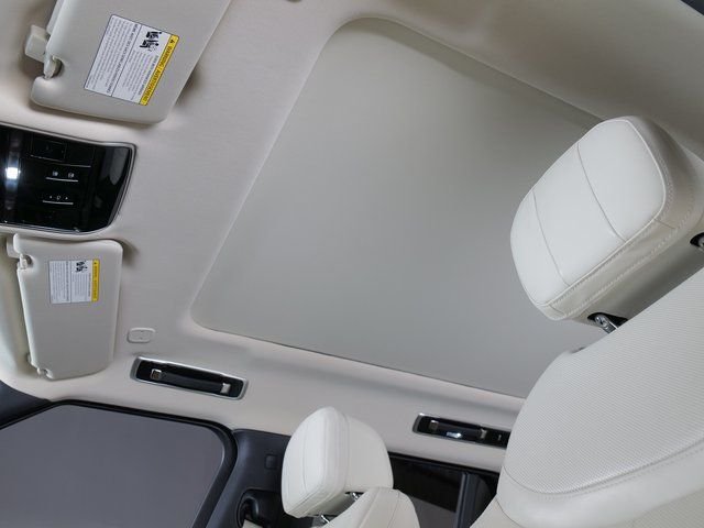 Certified Used 2023 Ostuni White Pearl Land Rover SE image 23