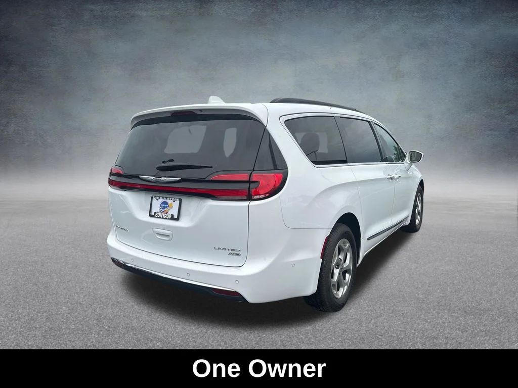 Used 2022 Bright White Clearcoat Chrysler Limited image 6