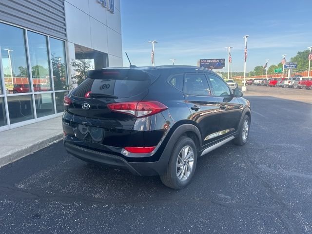 Used 2017 Black Noir Pearl Hyundai SE image 7