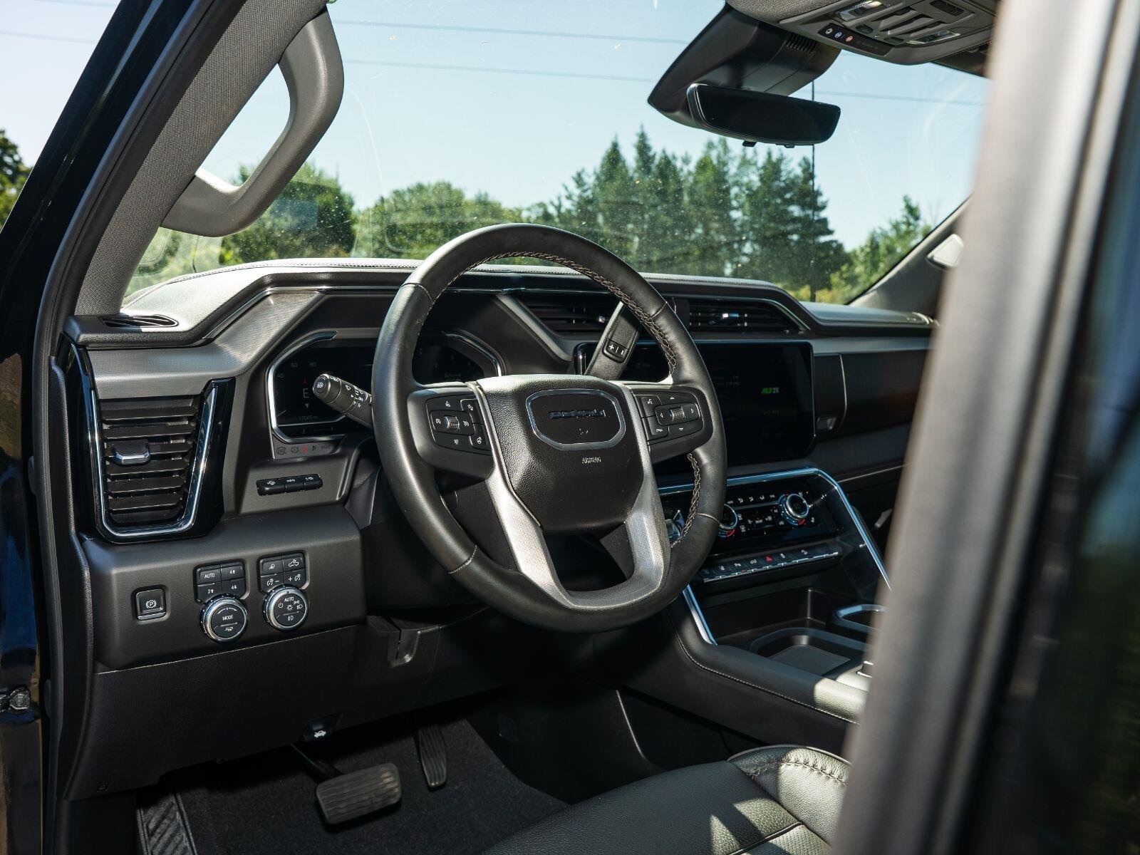 Used 2025 Onyx Black GMC Denali image 28