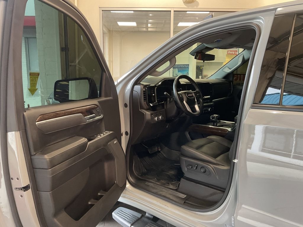 Used 2024 Gray GMC Elevation image 15