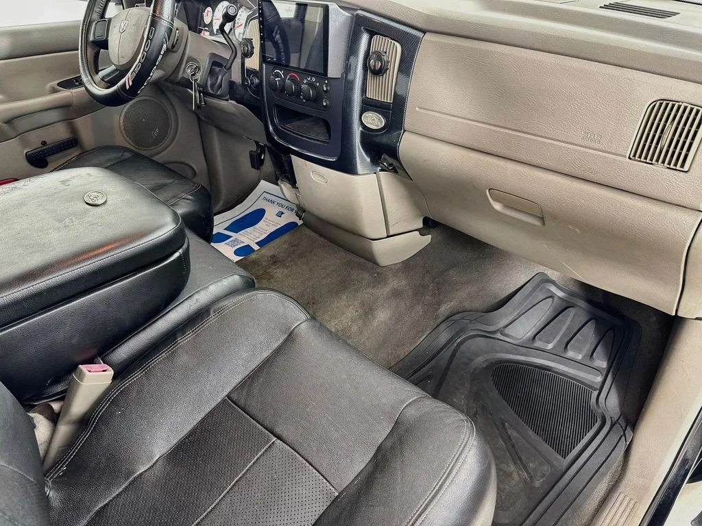 Used 2004 Black Dodge SLT image 32