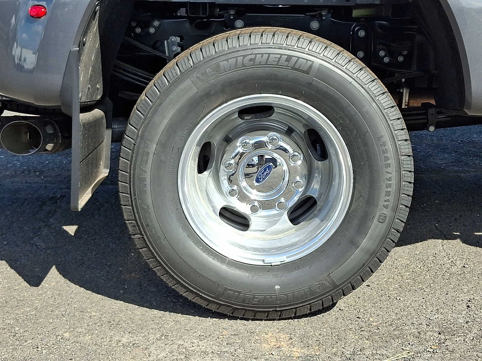 New 2026 Carbonized Gray Metallic Ford LARIAT image 7