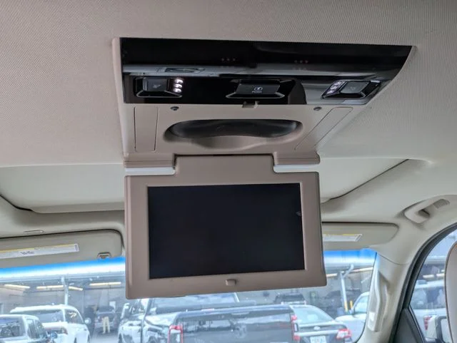 Used 2017 Sparkling Silver Metallic GMC Denali image 11