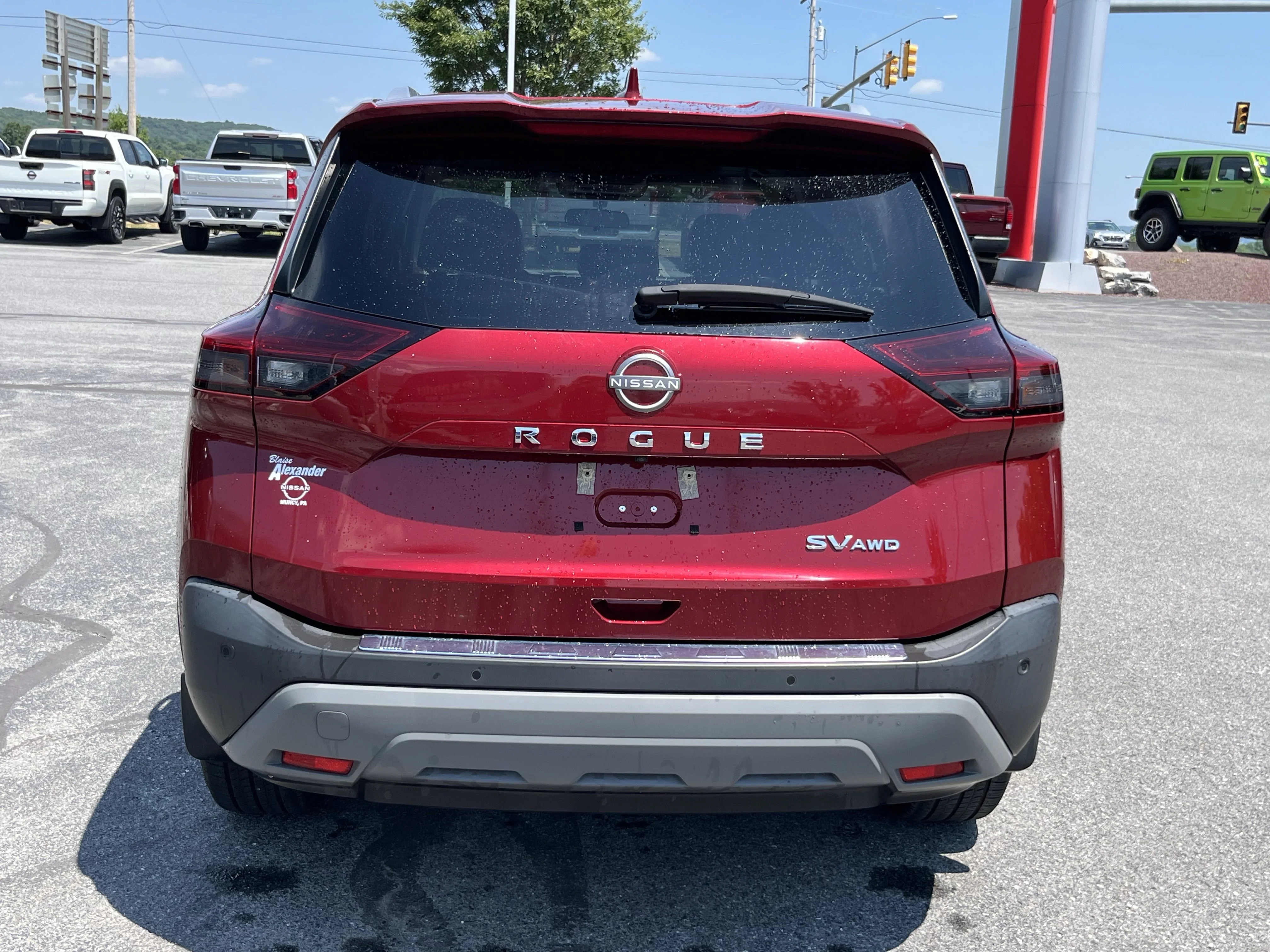 Used 2023 Scarlet Nissan SV image 6