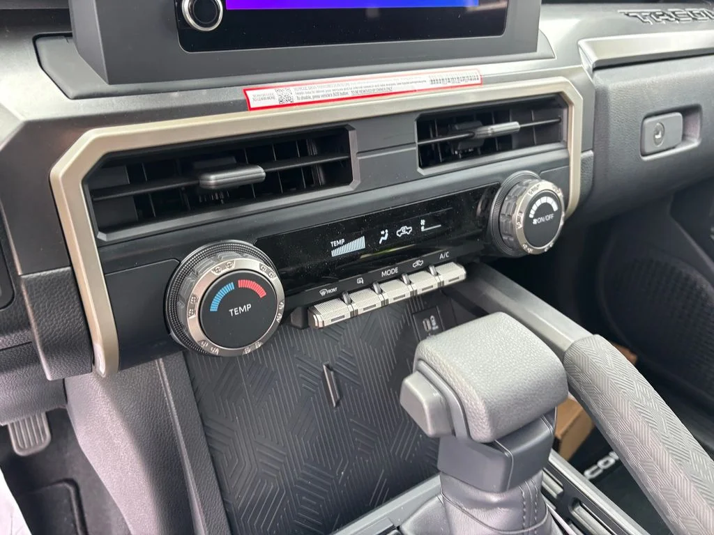 2025 Toyota Tacoma SR5 - Photo 42