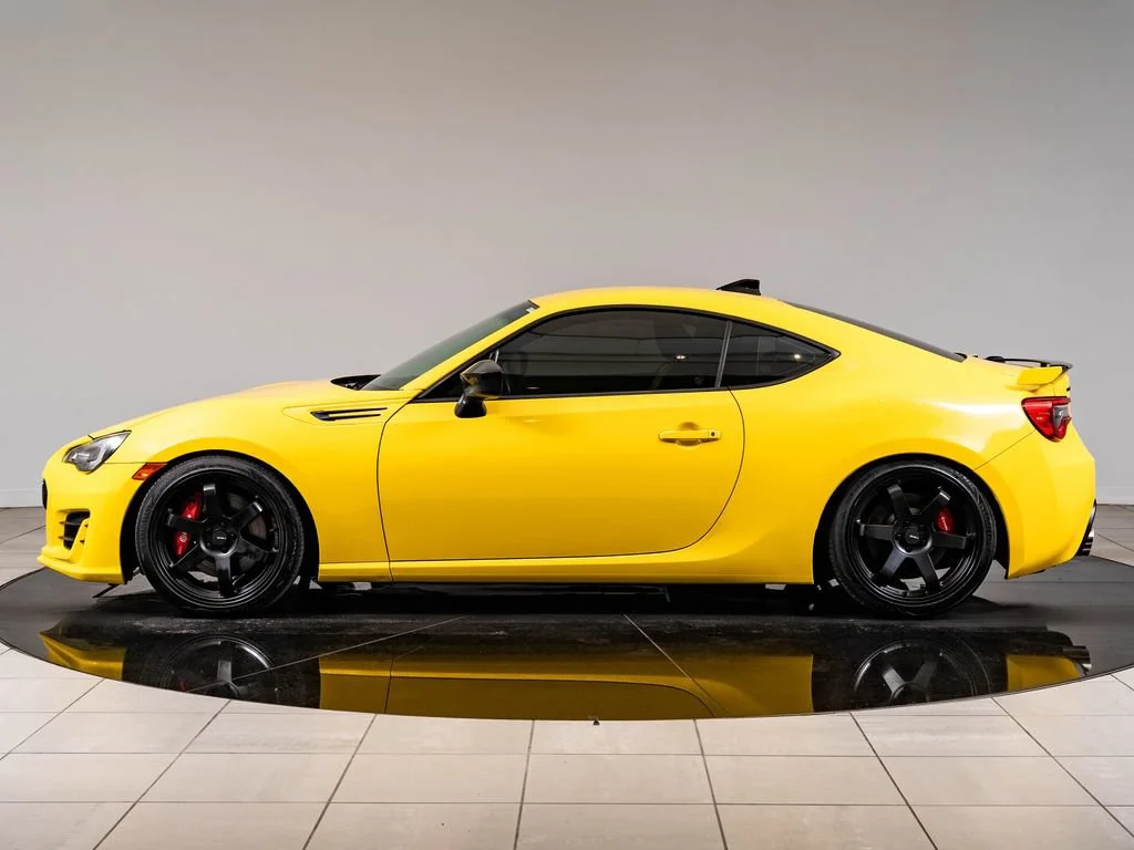 Used 2017 Charlesite Yellow Subaru Series.Yellow image 5