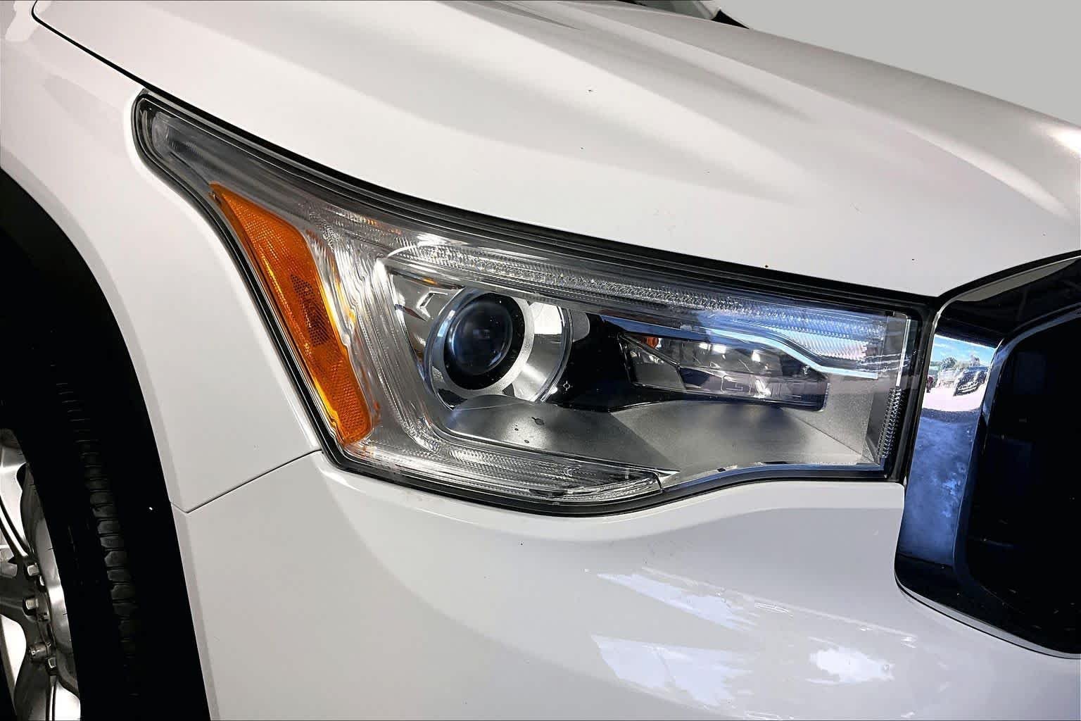 Used 2019 Summit White GMC SLE image 26