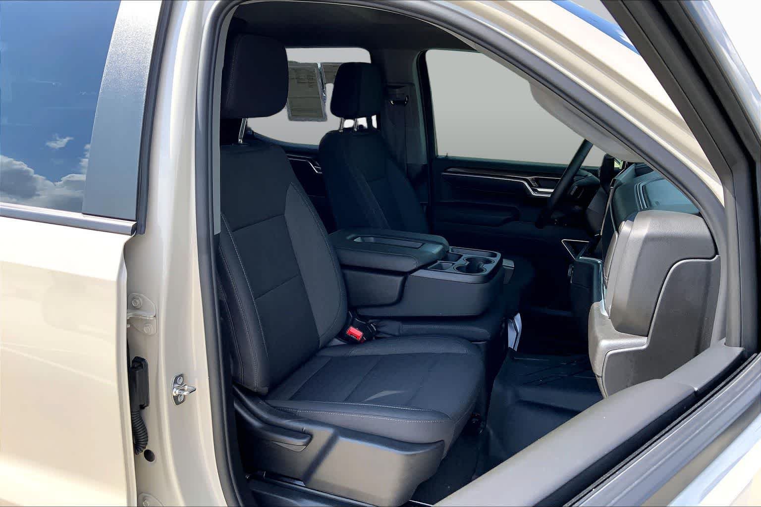 Used 2026 Summit White Chevrolet RST image 9