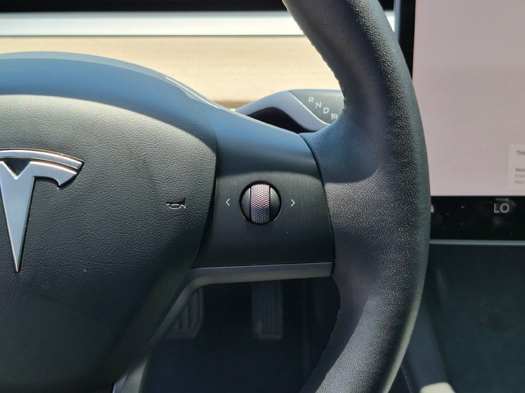 Used 2022 Red Tesla Long Range image 14