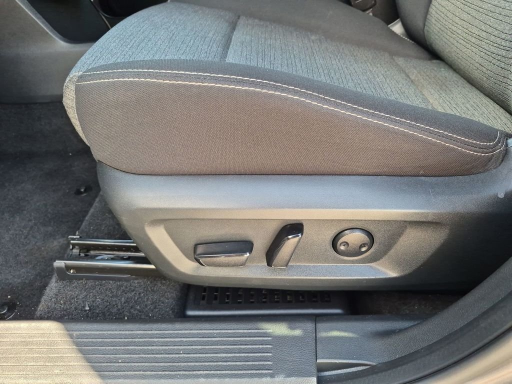 Used 2022 Gray Nissan SV image 17