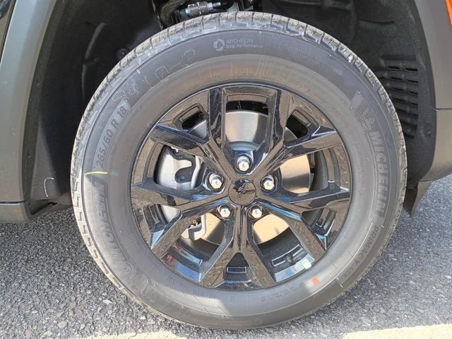 New 2026 Diamond Black Crystal Pearl-Coat Exterior Paint Jeep Altitude image 23