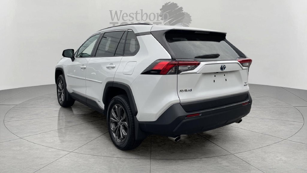 Certified Used 2024 Pearl Toyota XLE Premium image 5