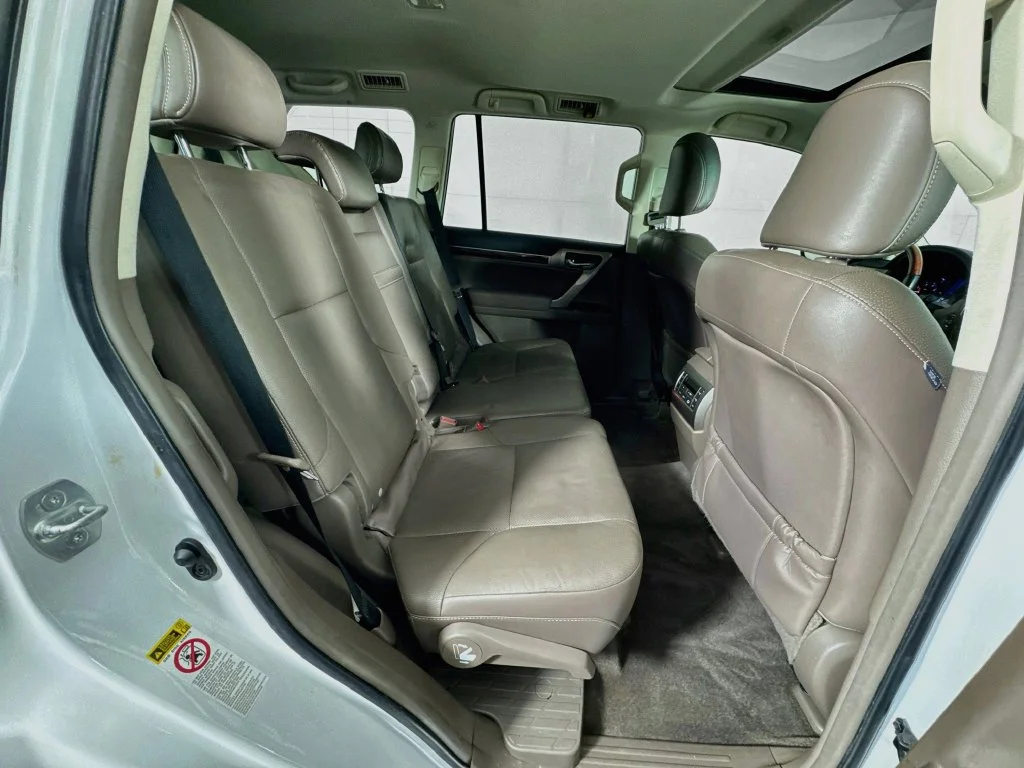Used 2016 White Lexus 460 image 36