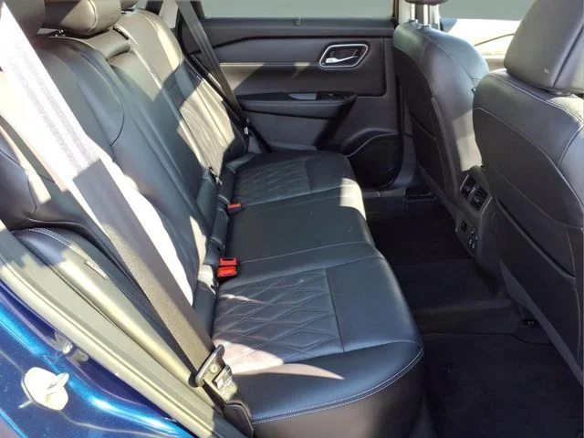Used 2024 Blue Nissan Platinum image 17