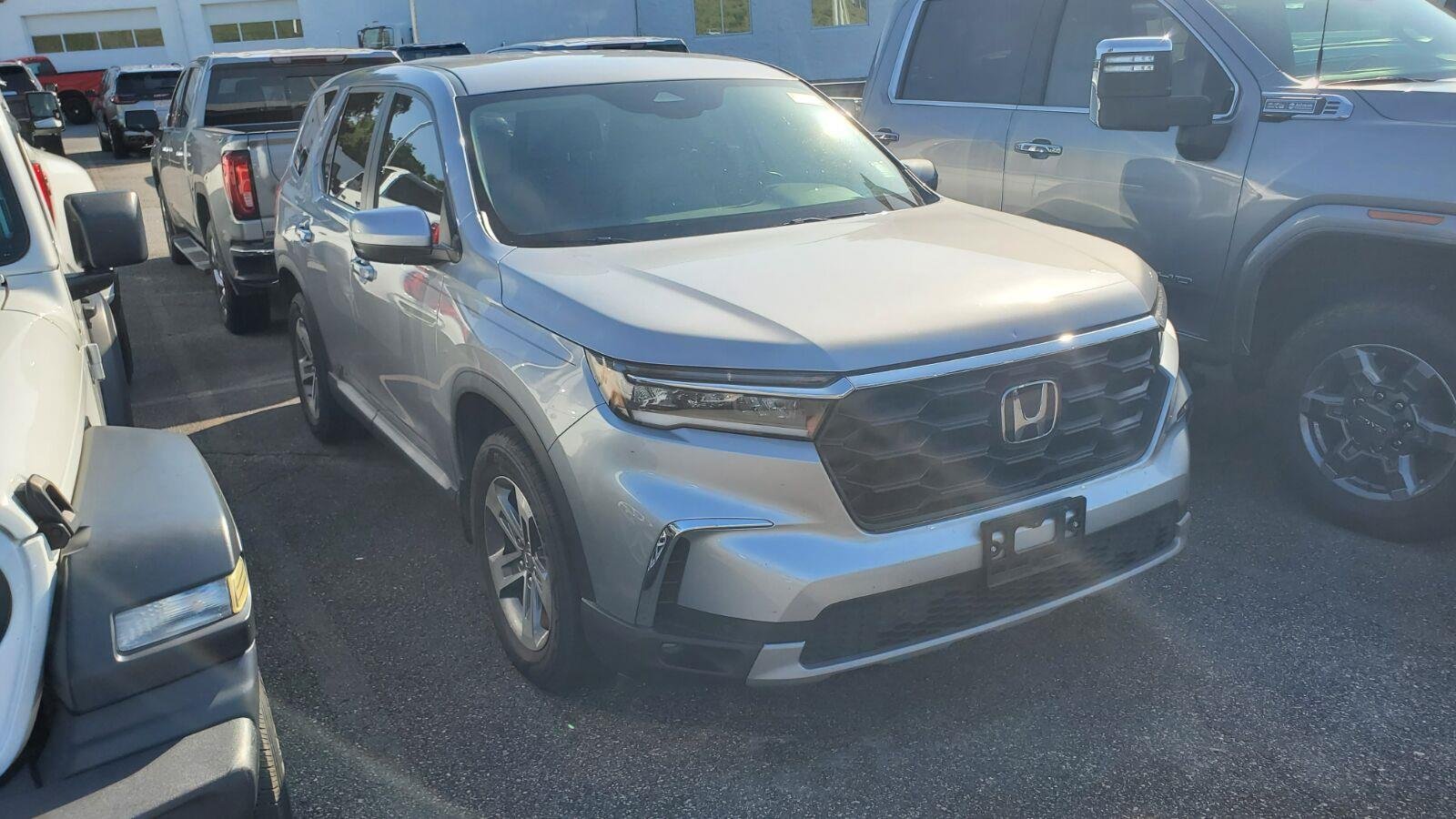 Used 2024 Lunar Silver Metallic Honda EX-L 7 Passenger image 2