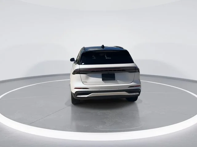 Used 2024 White Lincoln Reserve image 6