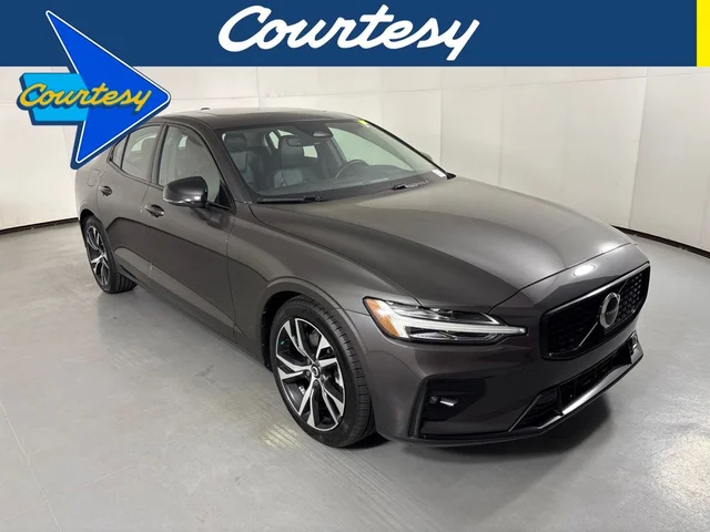 2024 Volvo S60 B5 Core Dark Theme