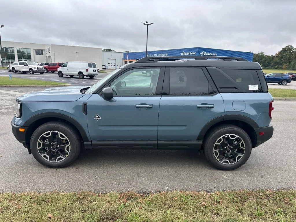 New 2026 Azure Gray Metallic Tri-Coat Ford Outer Banks® image 4