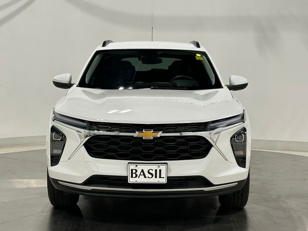 Used 2025 White Chevrolet LT image 9