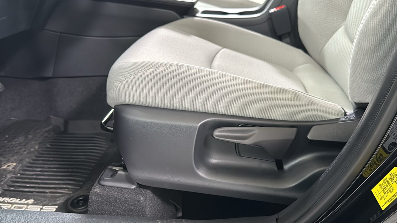 2026 Toyota Corolla Cross L - Photo 14