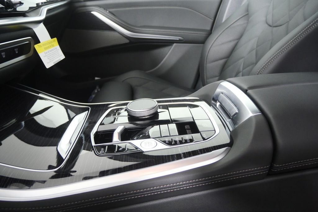 New 2026 Manhattan Green Metallic BMW sDrive40i image 19
