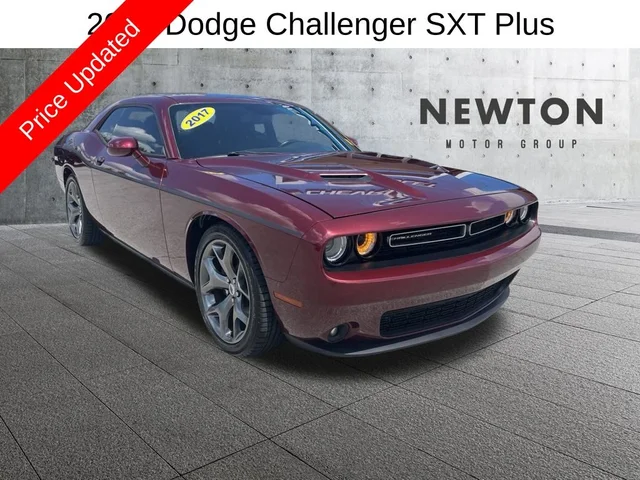 Pre-Owned 2017 Dodge Challenger SXT